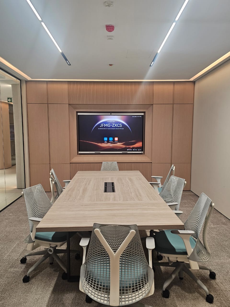 Compact Smart Meeting Room